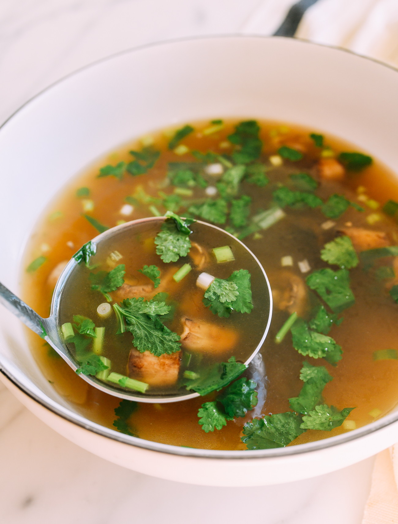 Chinese-style button mushroom soup