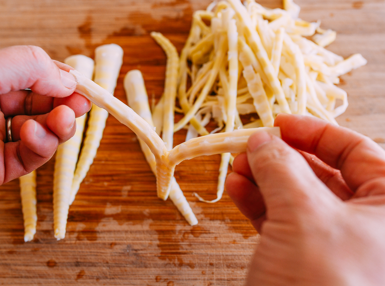 tearing bamboo shoots into pieces