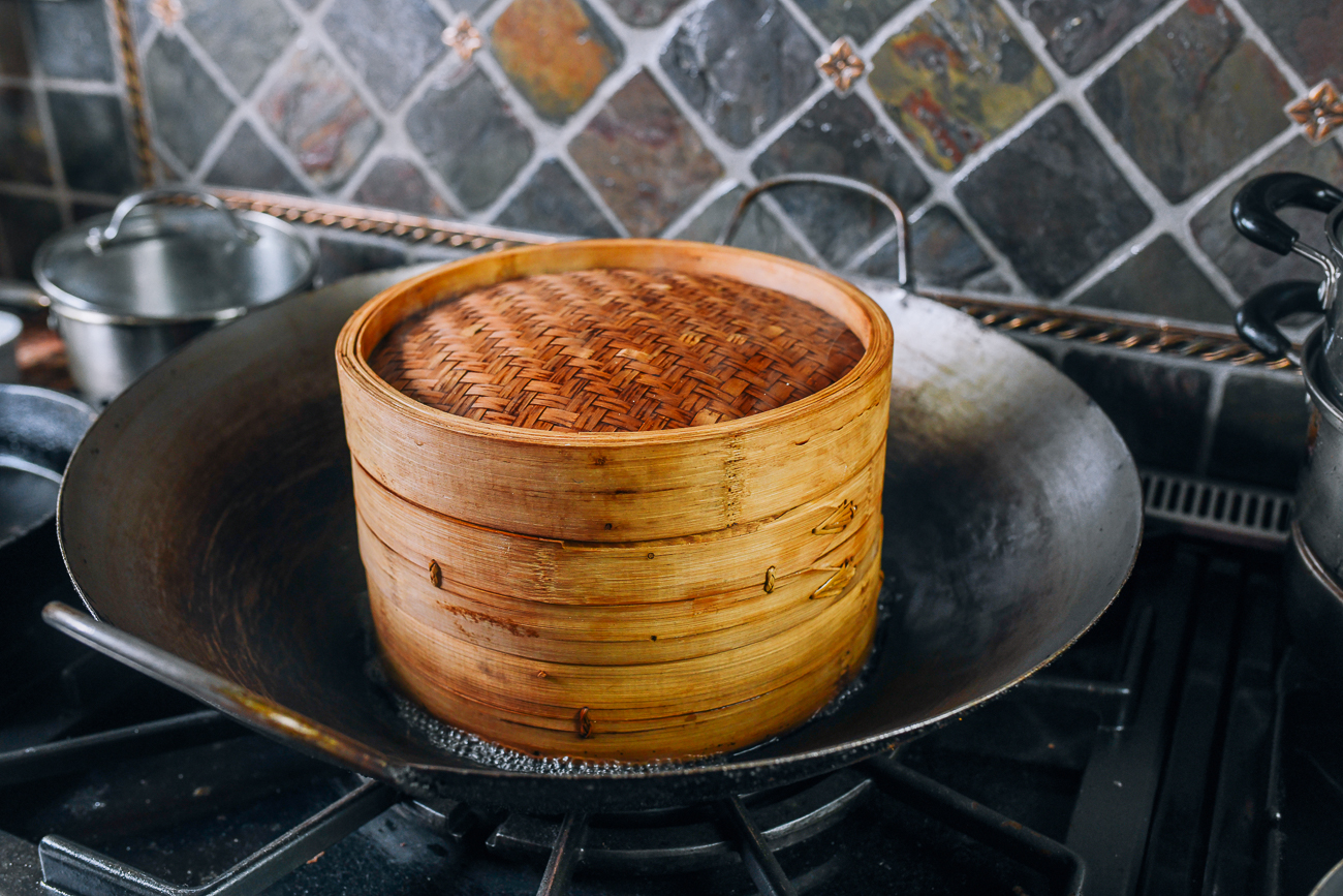 bamboo steamer in wok