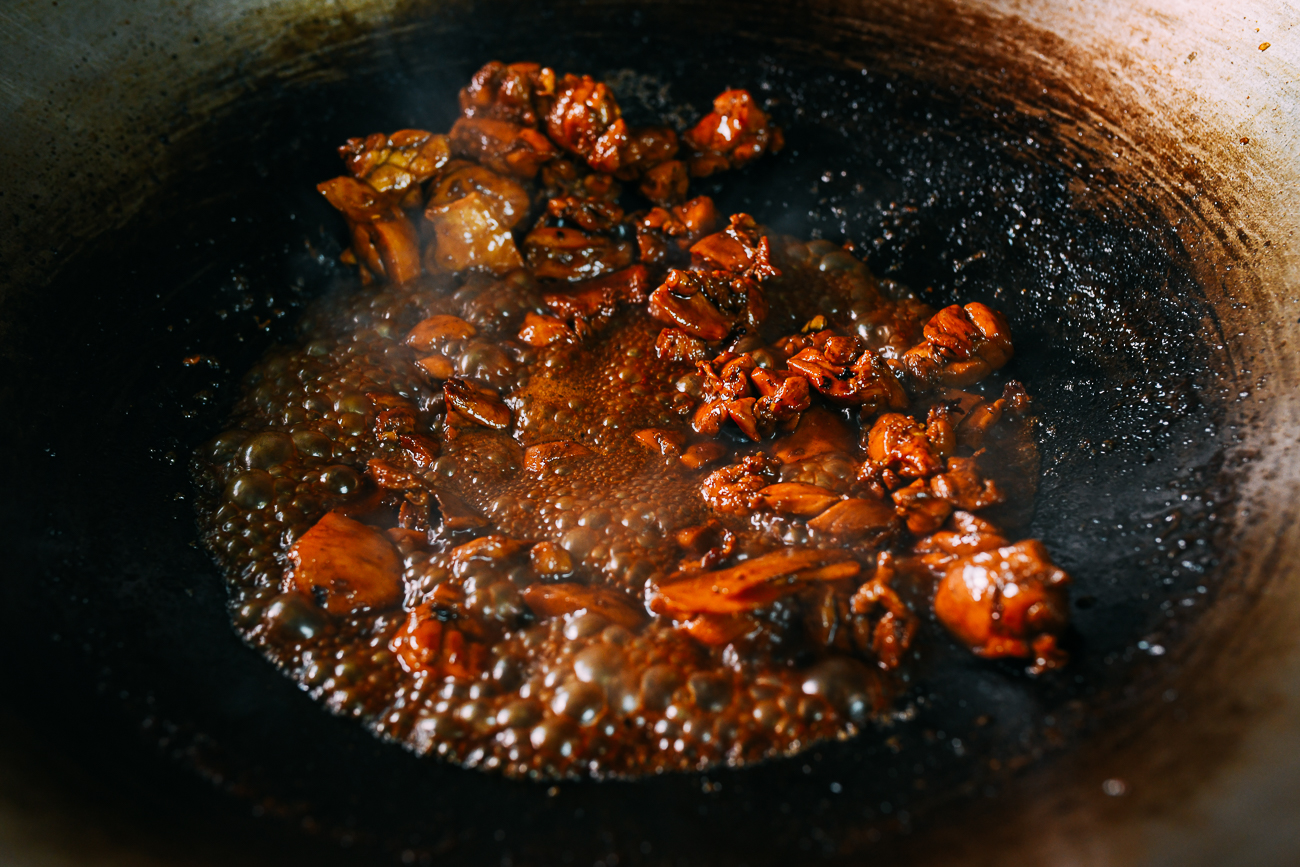 reducing hongshao chicken sauce over high heat