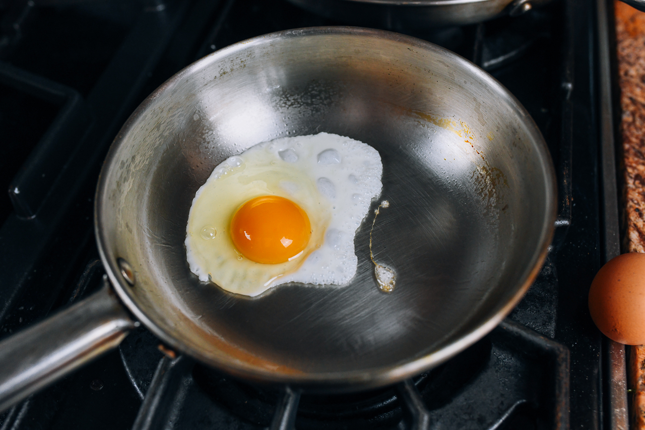 Frying egg in pan