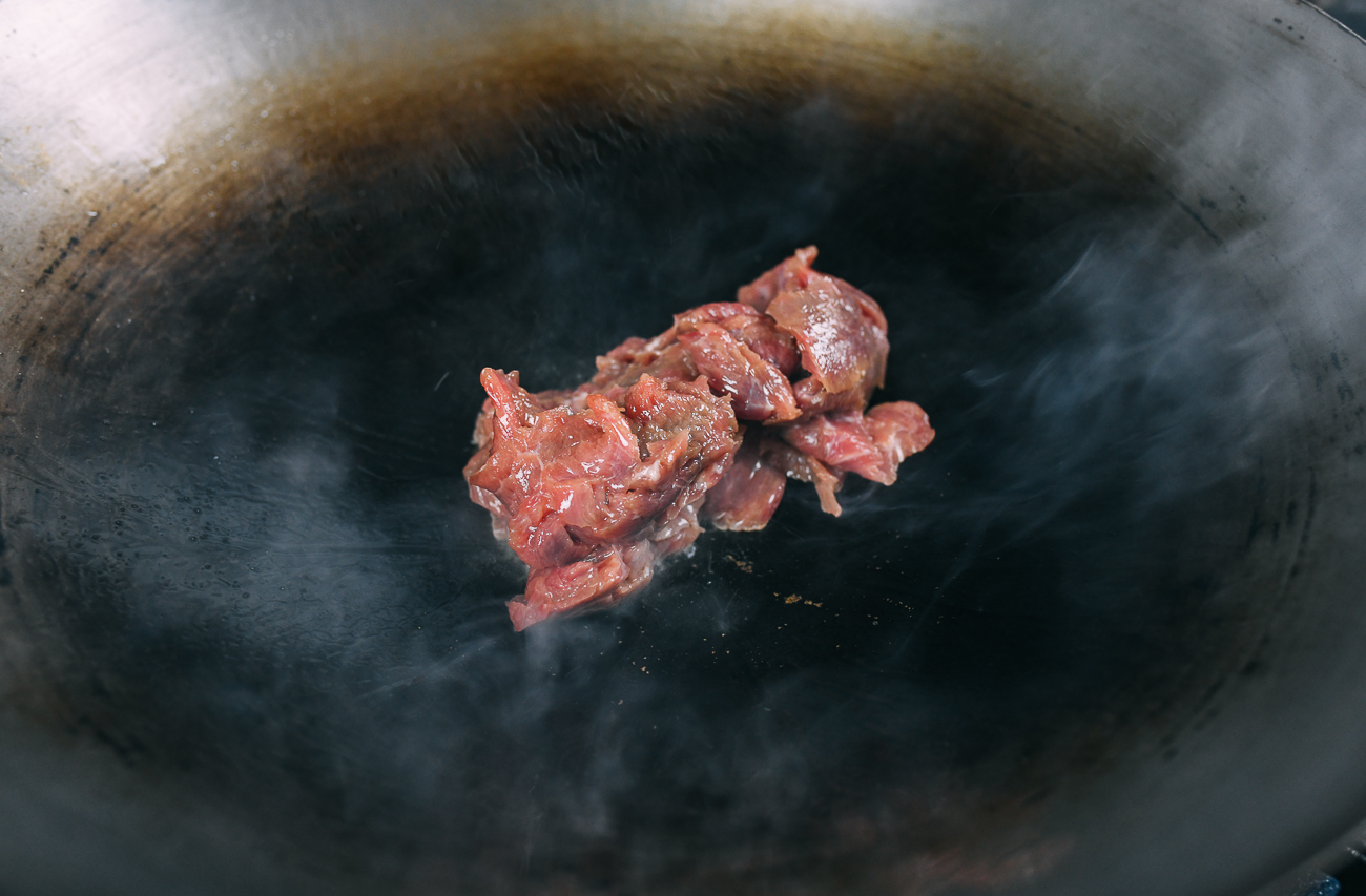 sliced beef in wok