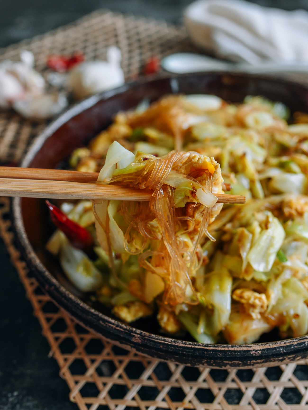 Cabbage stir-fry with noodles and eggs