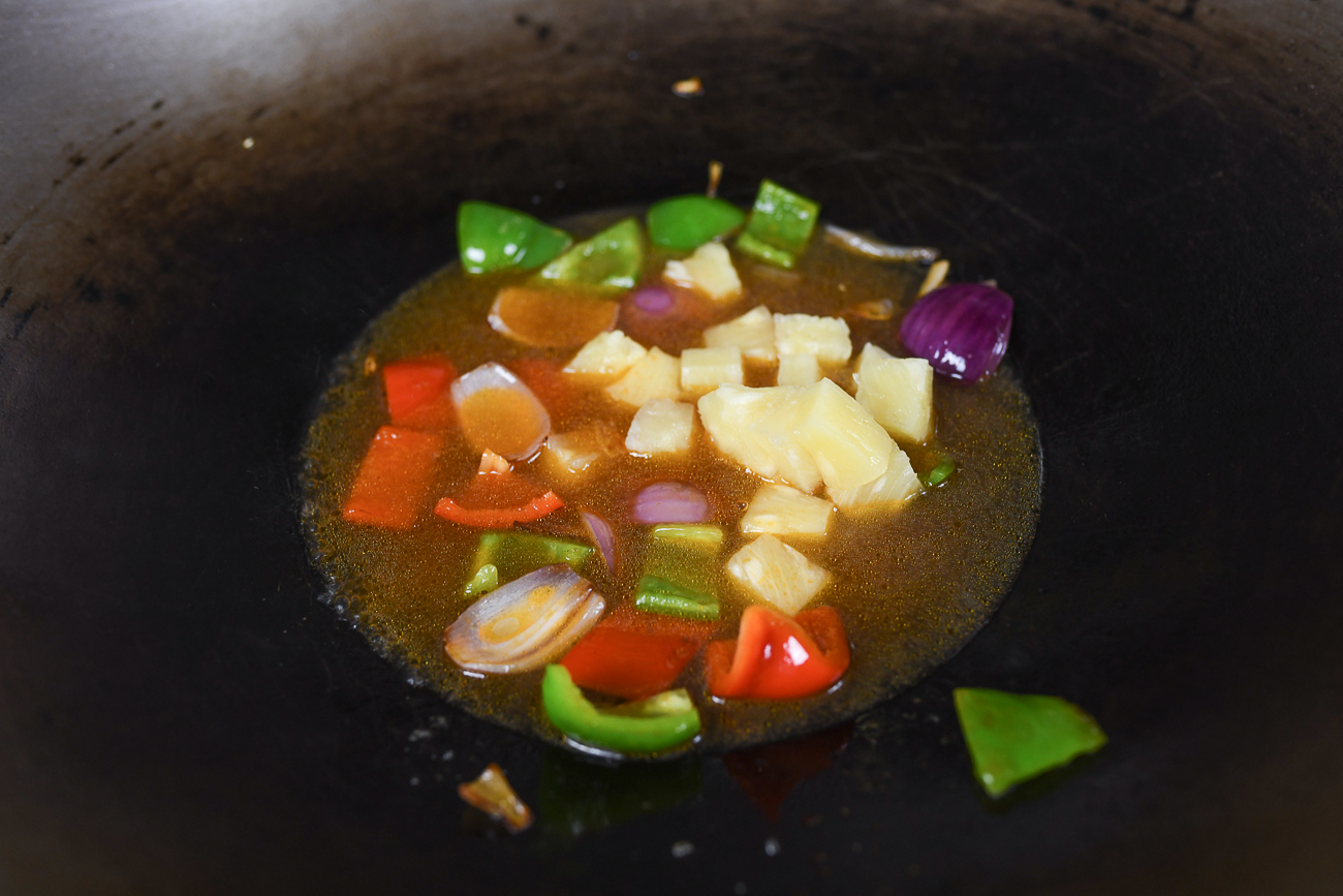 making sweet and sour sauce