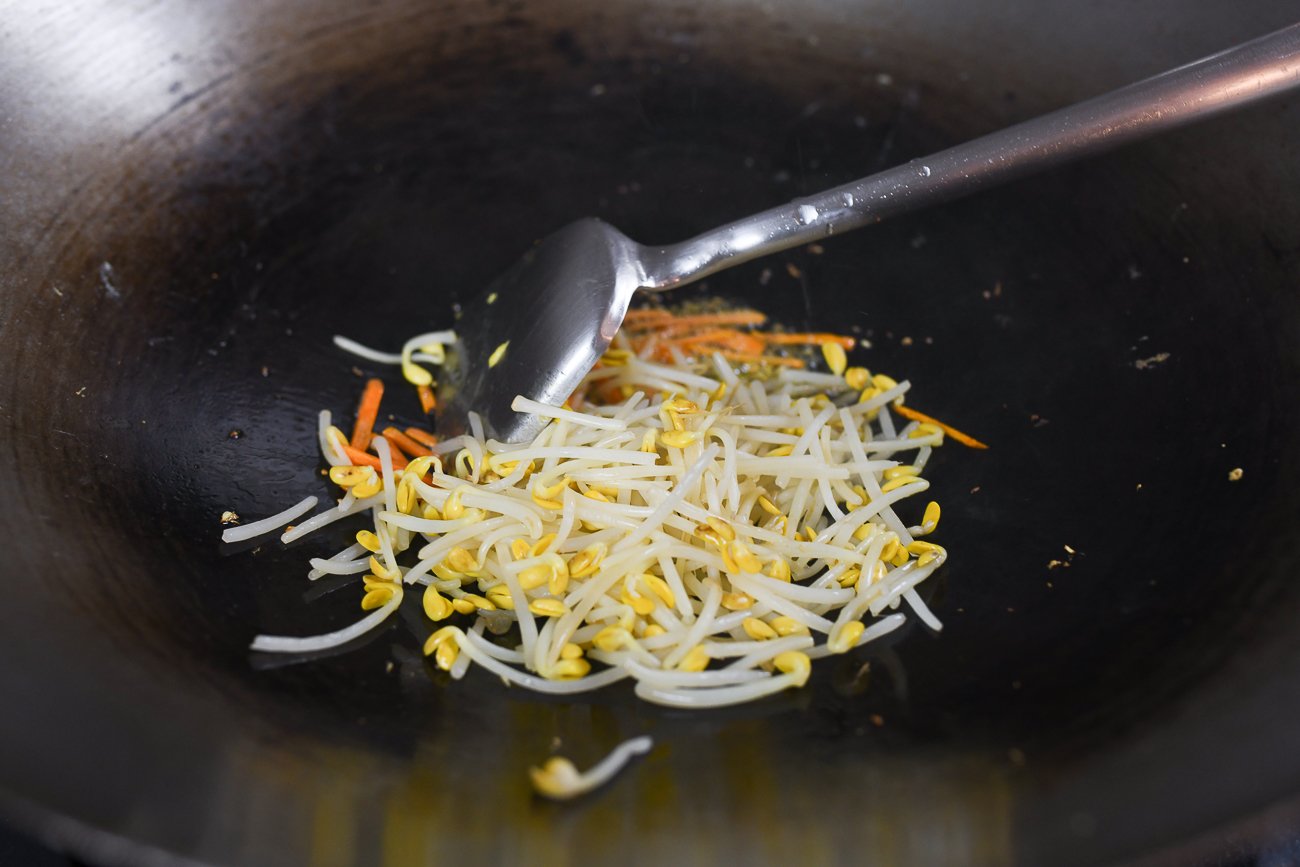 adding soybean sprouts to carrots