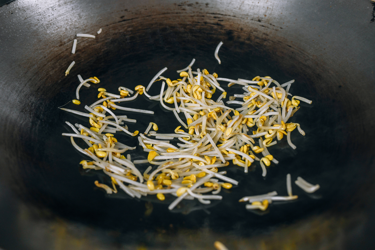 Stir-frying soybean sprouts in wok