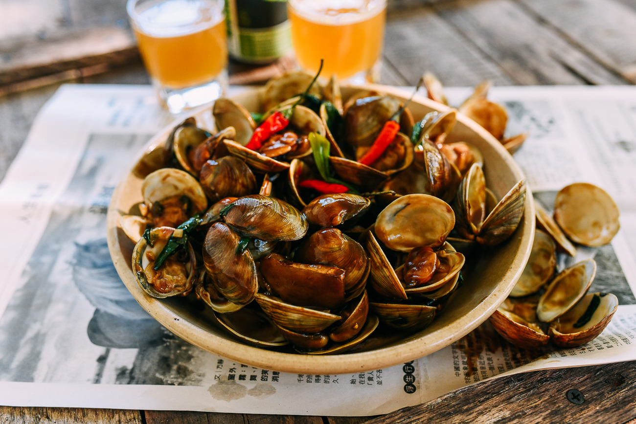 Spicy Stir-fried Thai Basil Clams served with beer