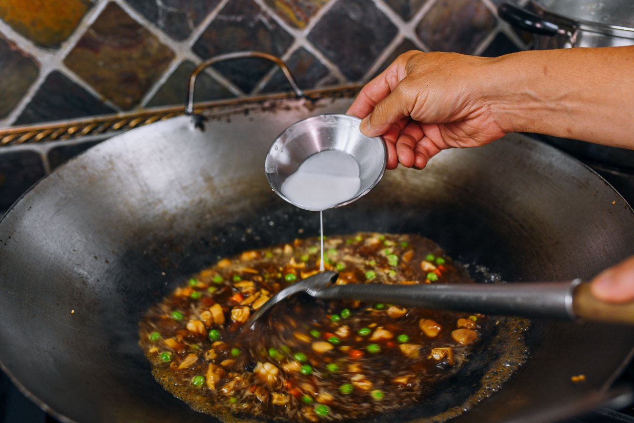 thickening fujian fried rice sauce with cornstarch slurry