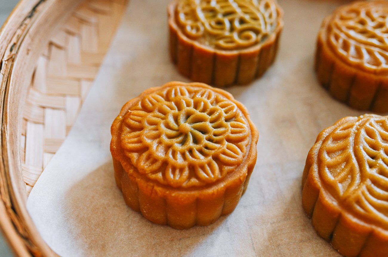 classic mooncake with pattern