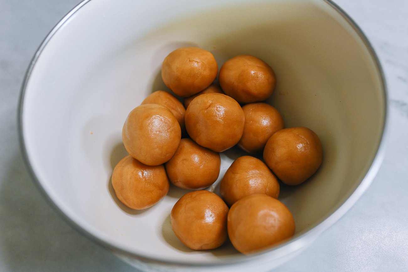 balls of mooncake dough