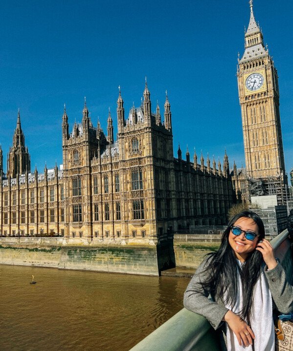 Kaitlin in front of Big Ben and Parliament