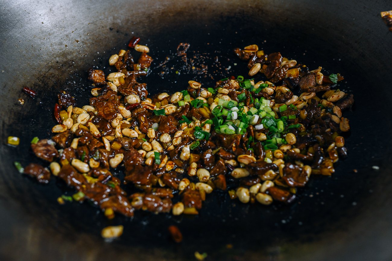 adding green parts of scallions to beef
