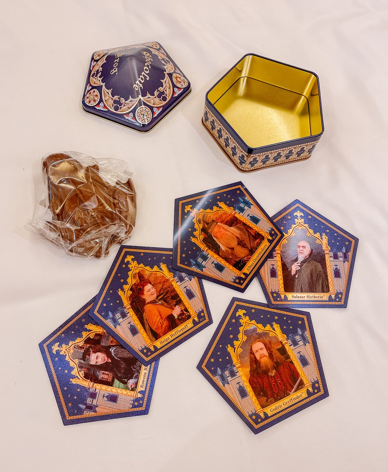 Harry Potter Chocolate frog tin with 5 collectible wizard cards