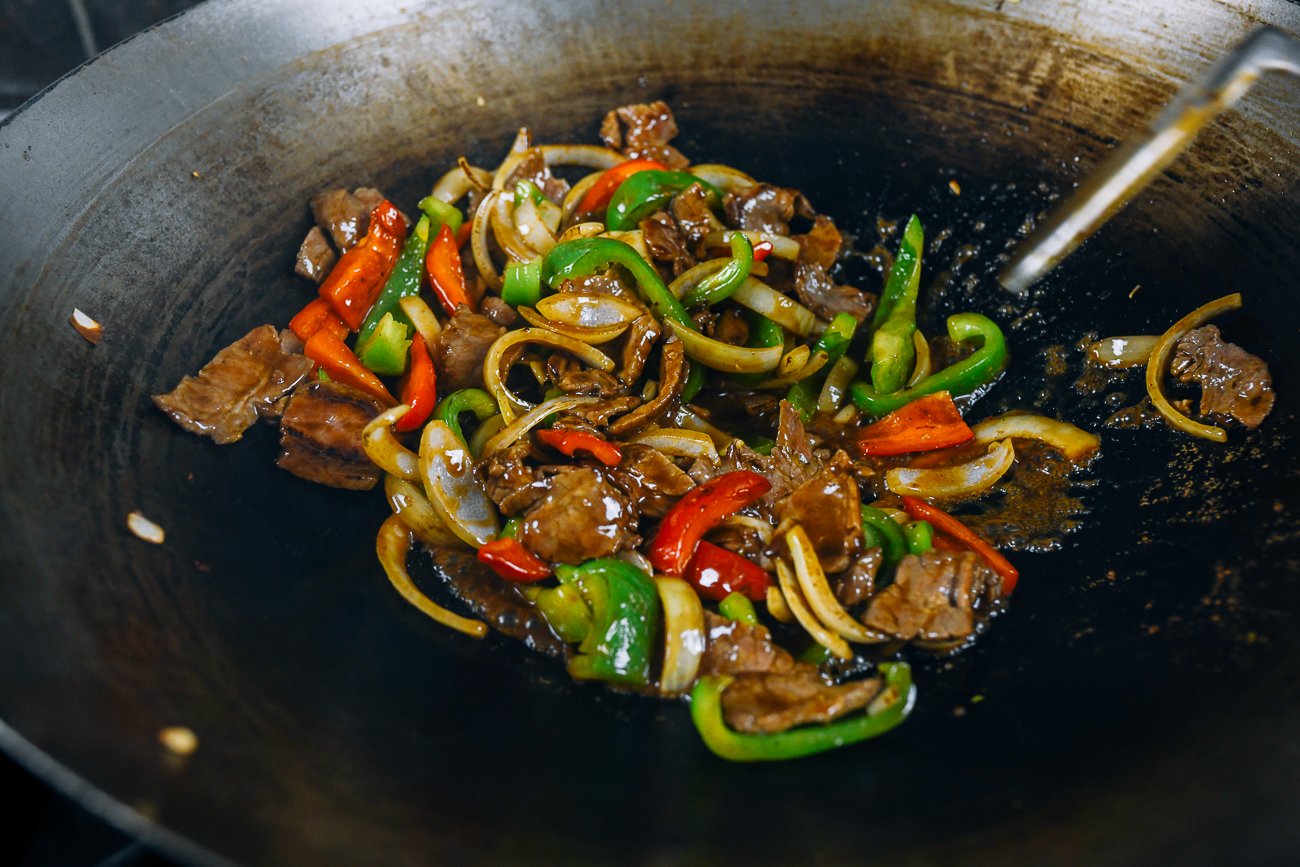 Chinese pepper steak with onions in wok