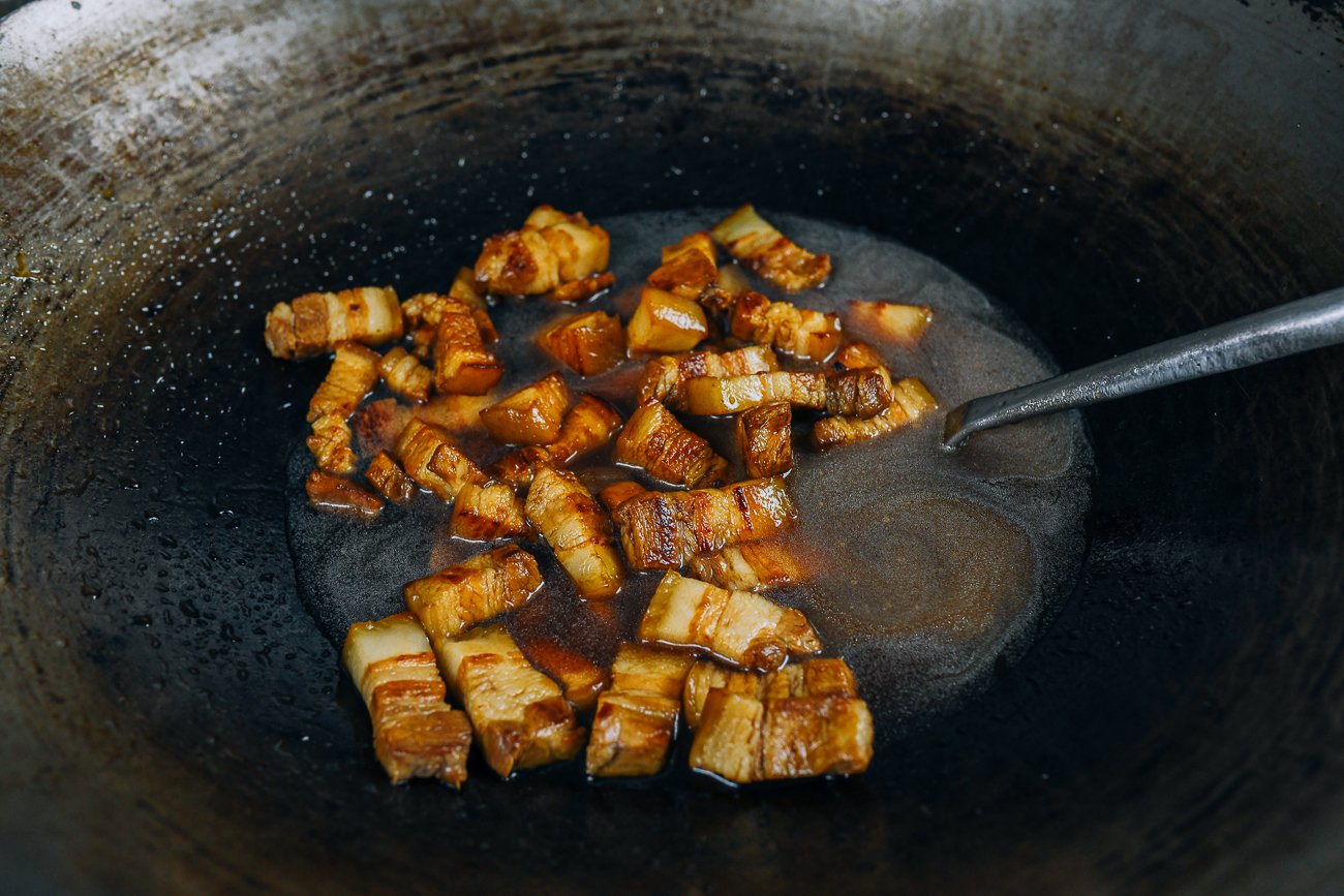 pork belly with soy sauce, water, Shaoxing wine in wok