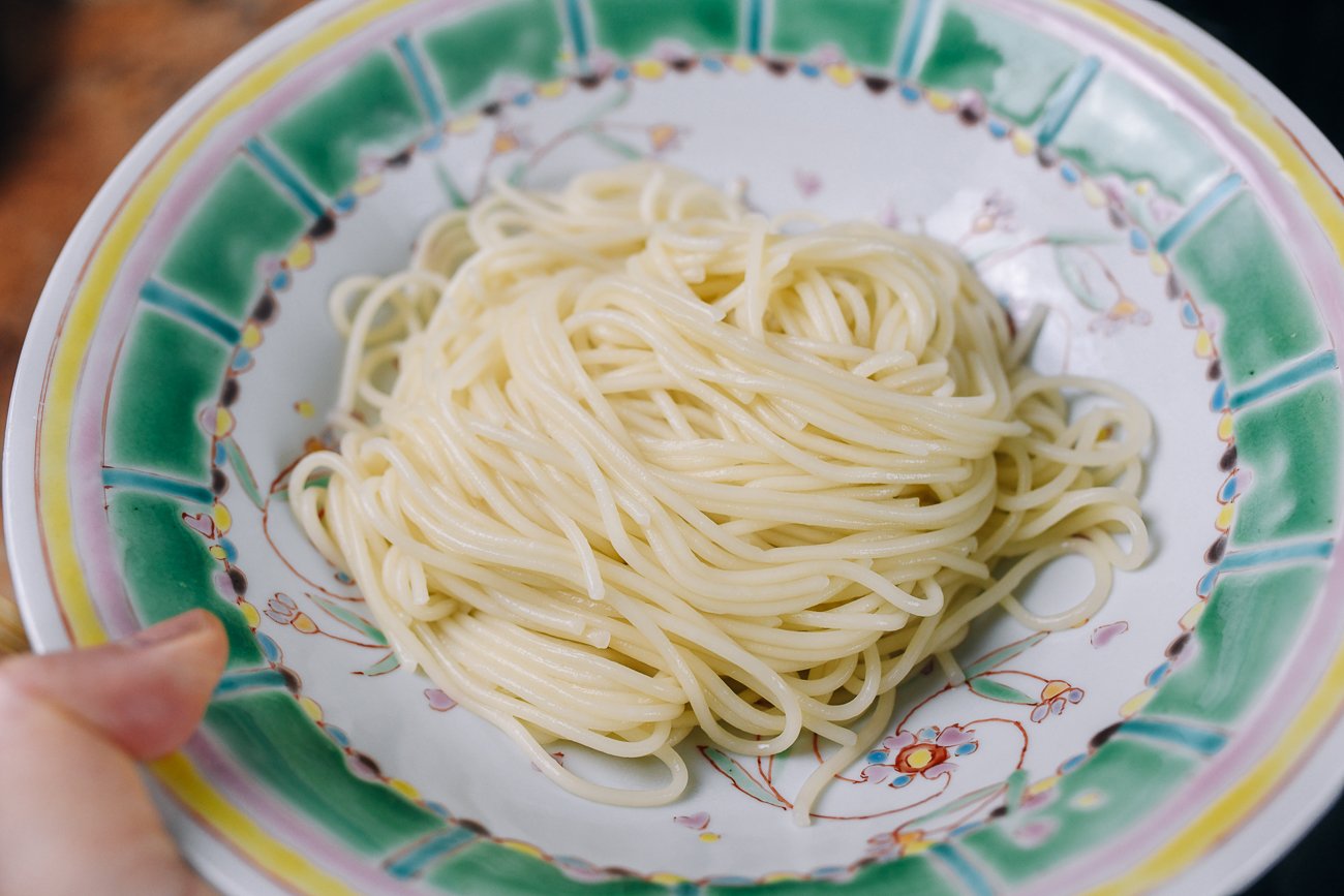 boiled noodles in serving bowl
