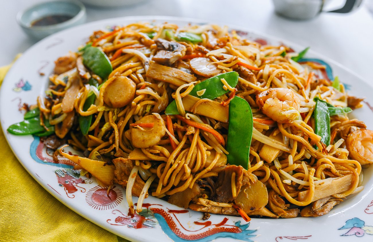 Plate of lo mein