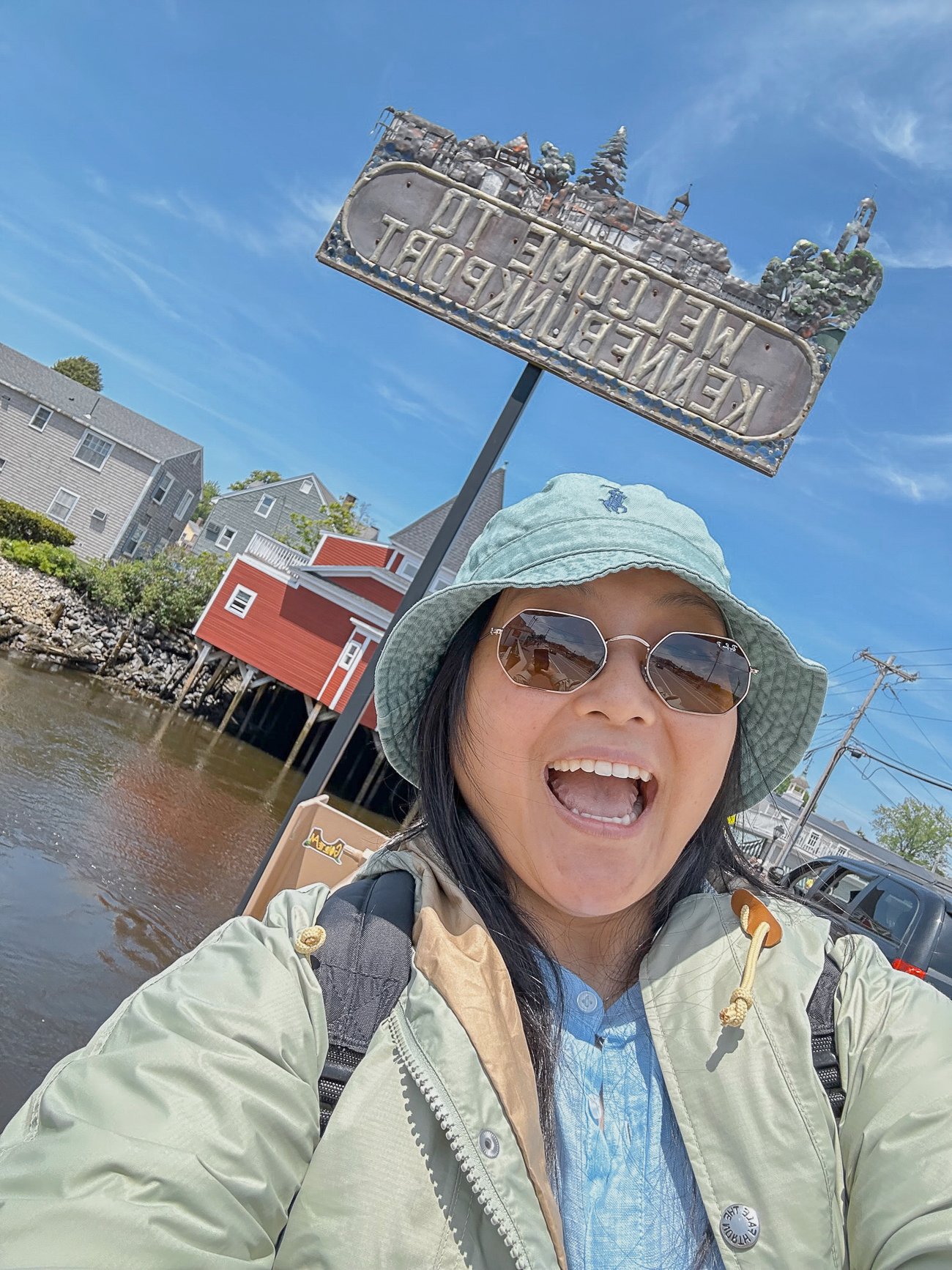 Kaitlin in front of the Welcome to Kennebunkport sign