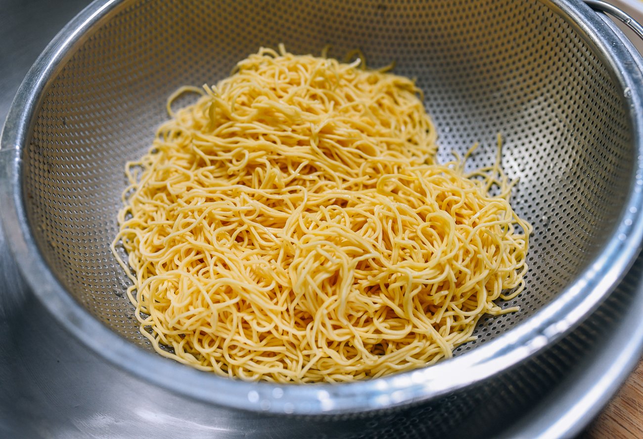 drained hong kong noodles