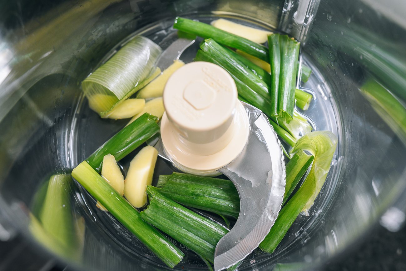 scallions, ginger and water in food processor