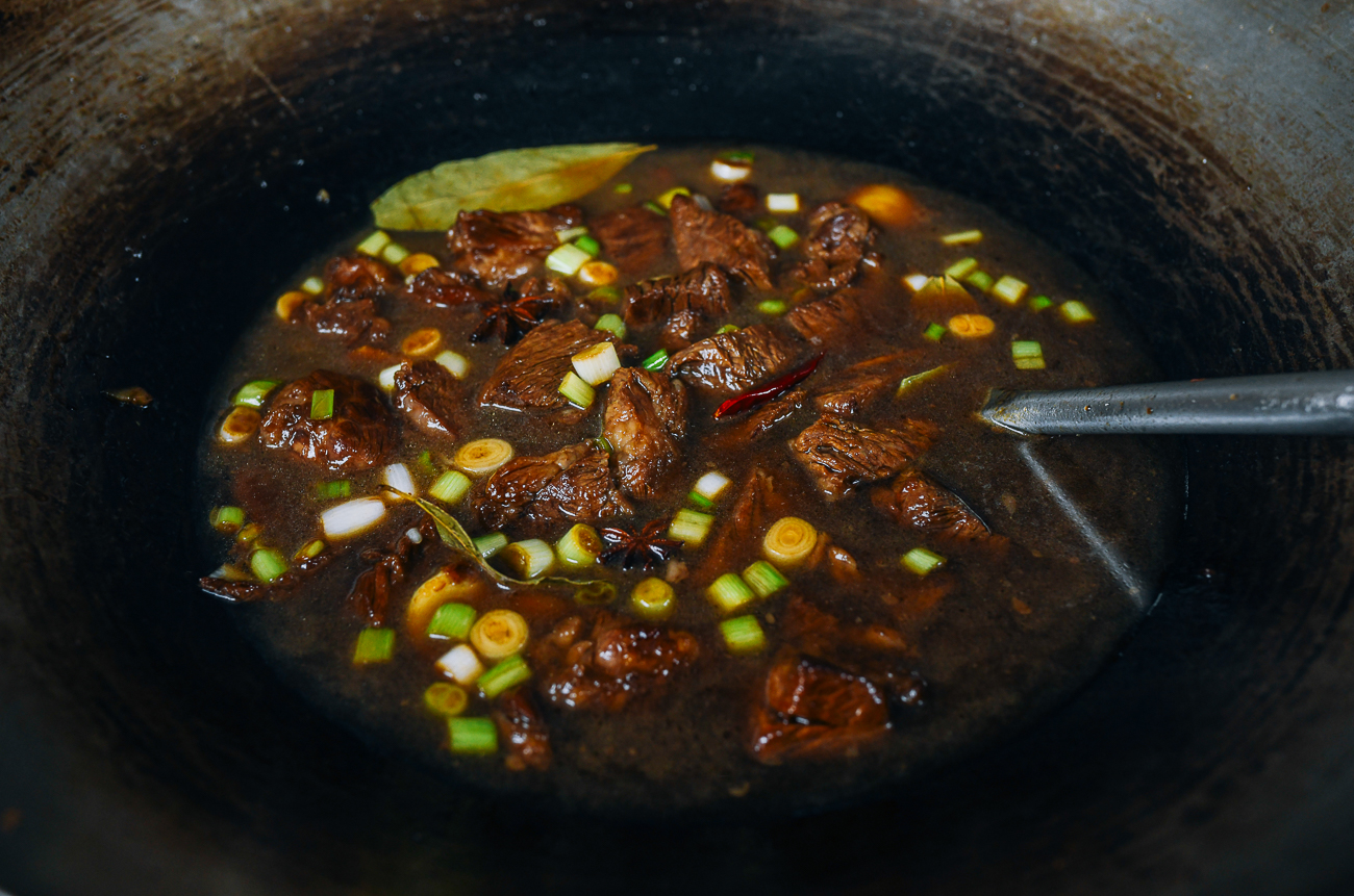 Making Chinese red braised beef (hongshao niurou)