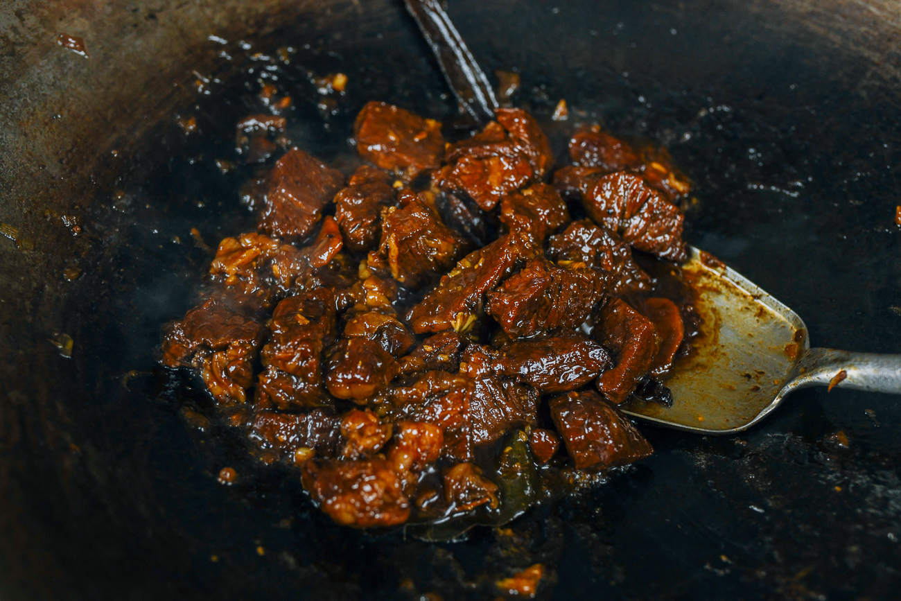 Red Braised Beef (Hong Shao Niu Rou) in wok