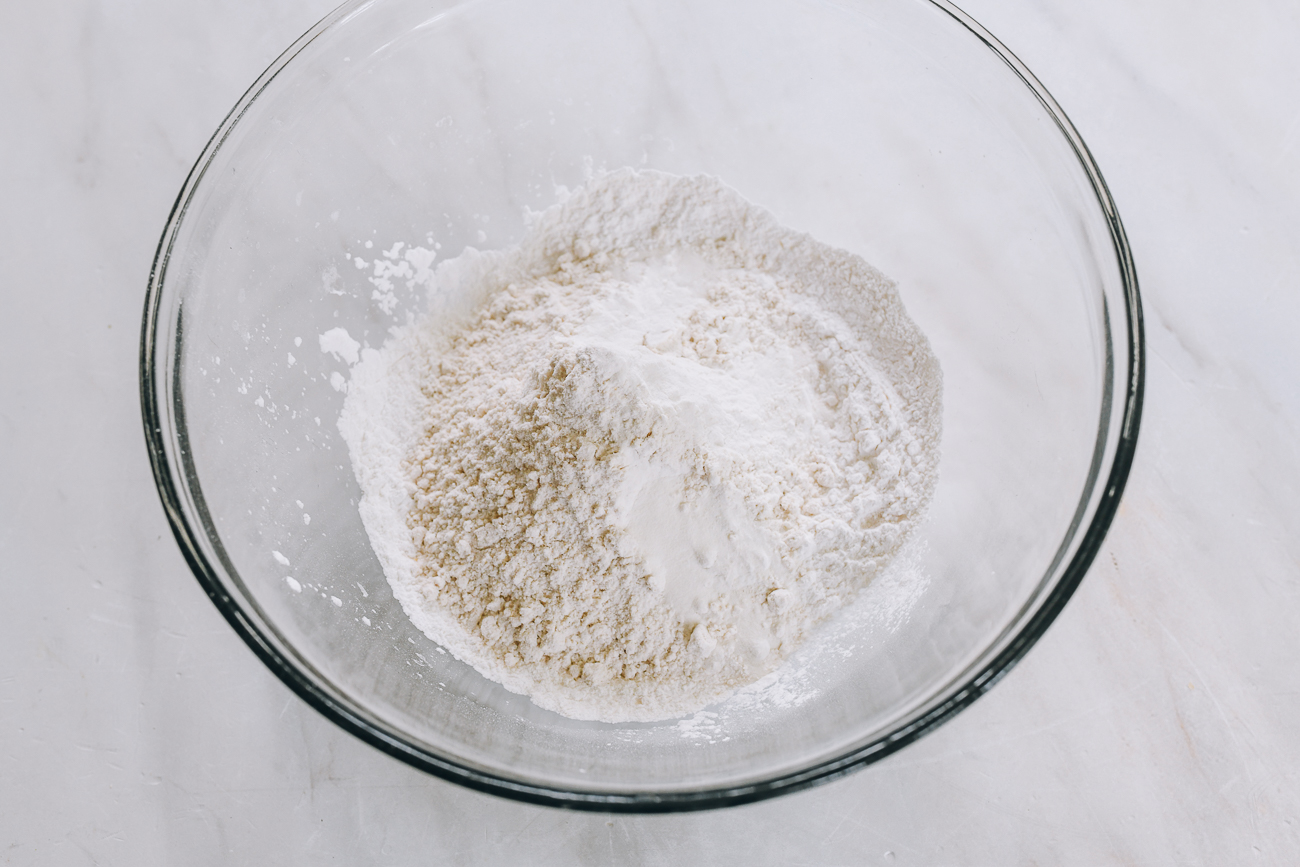 gluten-free flour, tapioca starch, glutinous rice flour, and xanthan gum in glass bowl