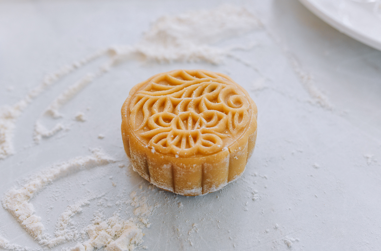 completed mooncake out of mold