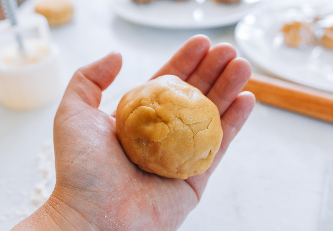 mooncake dough wrapped around ball of filling