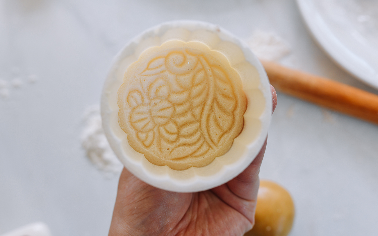 floured mooncake mold with excess tapped out