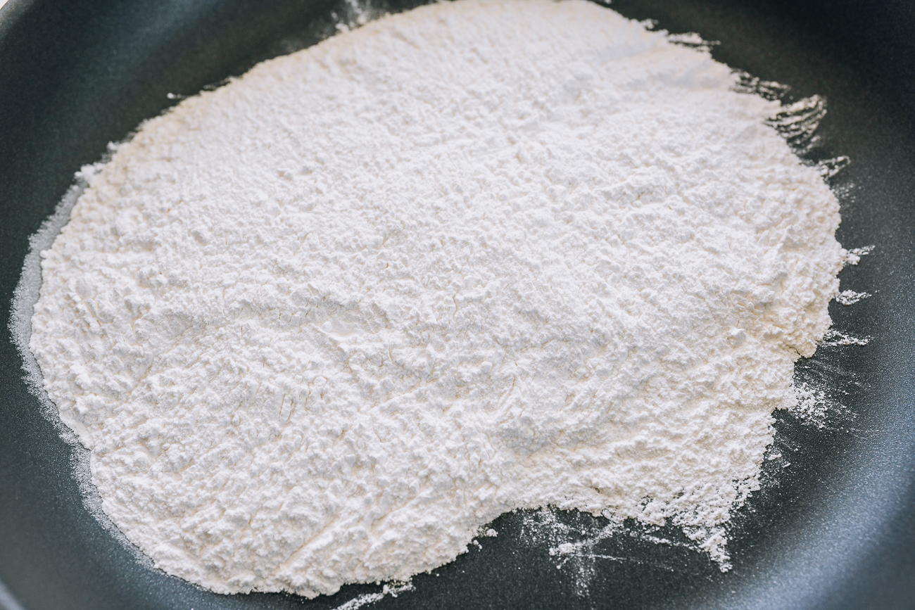cooking sweet rice flour in pan