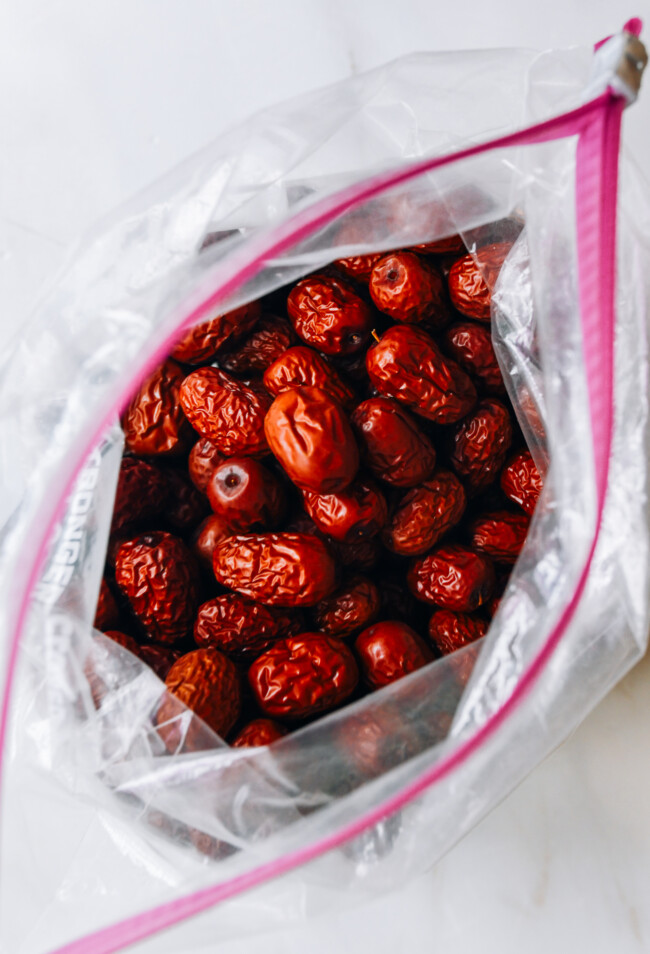Jujube (Chinese Red Dates - Hóng Zǎo - 红枣) - The Woks of Life