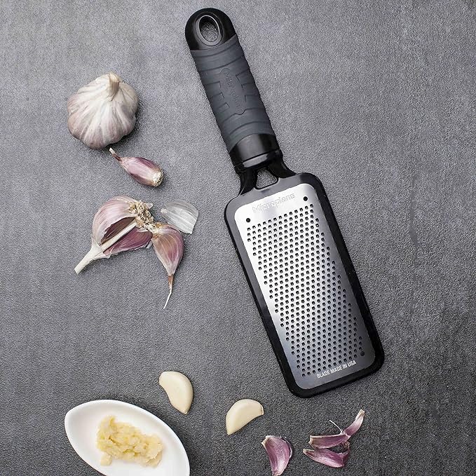 wide microplane with garlic