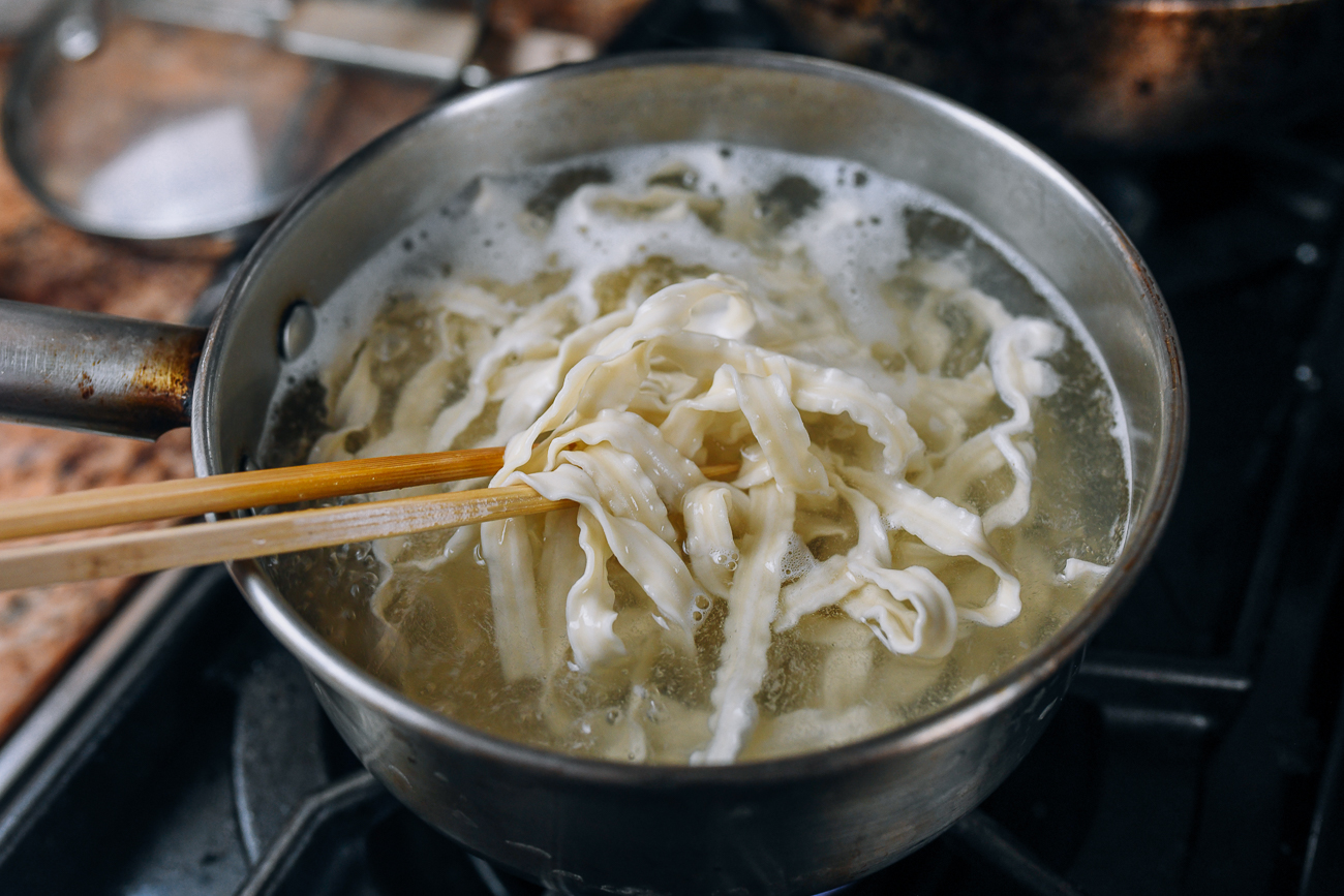 boiling noodles in pot