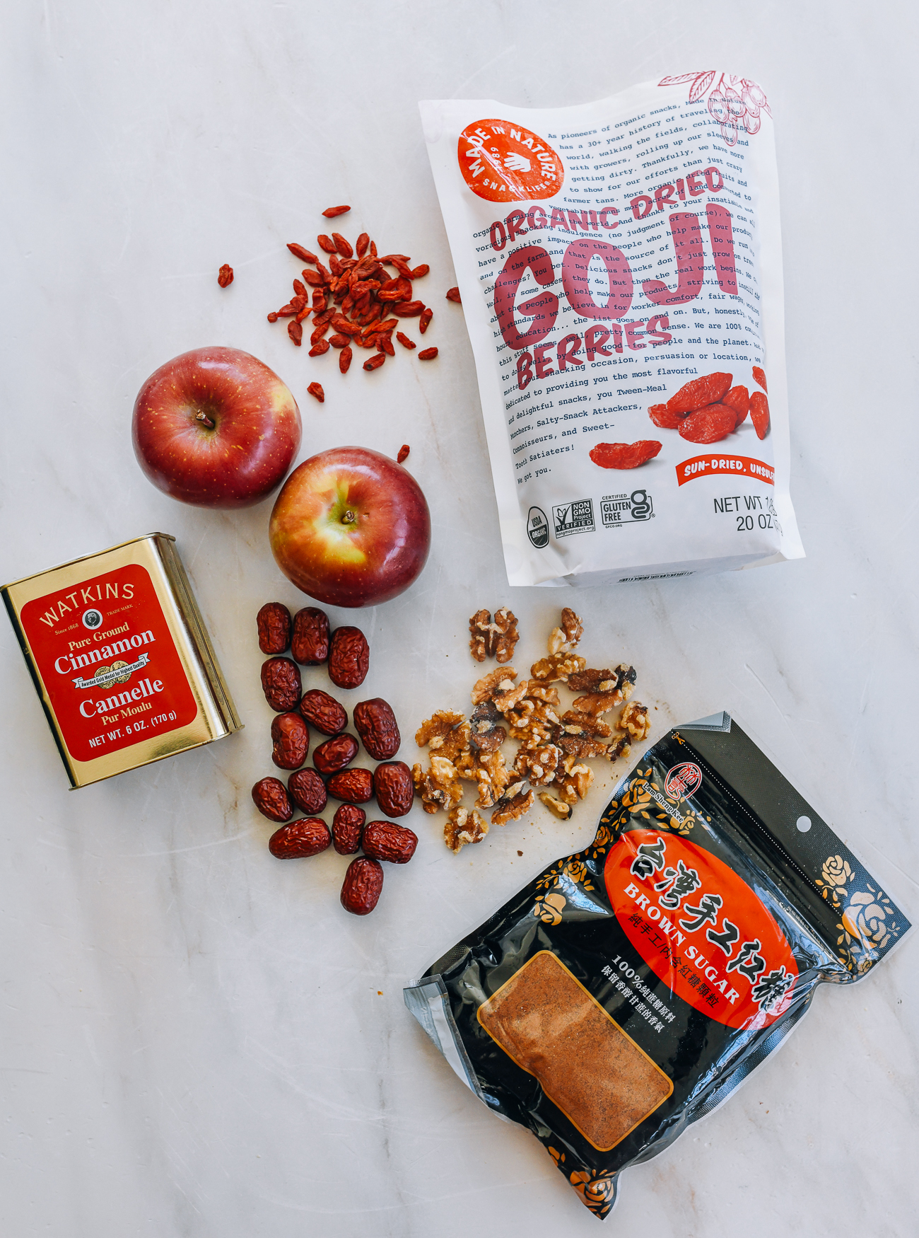 Ingredients for Special Apple Cinnamon Oatmeal with TCM ingredients