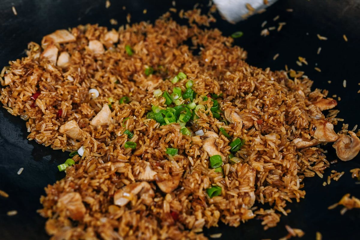 adding chopped scallion to rice