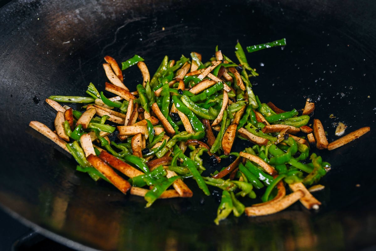 pressed tofu and peppers stir-fry