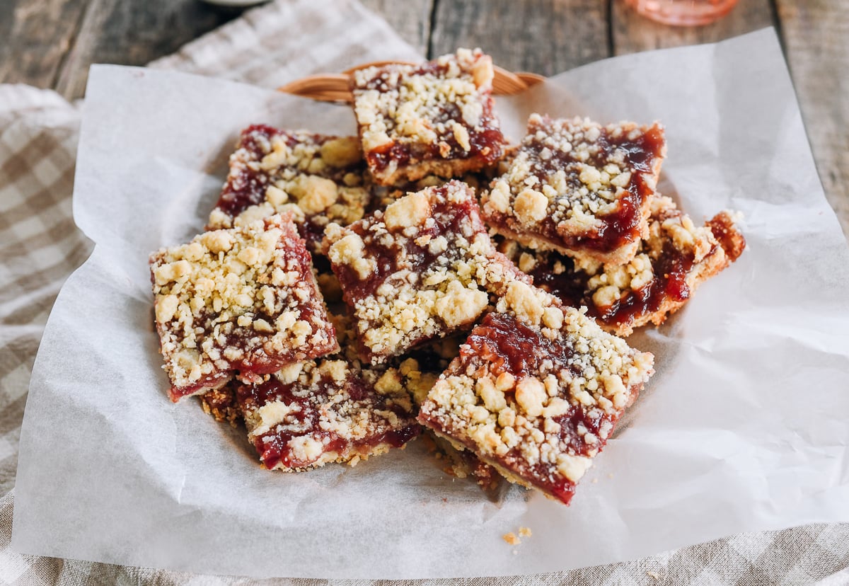 One Dough, Two Jobs: The Clever Trick Behind These Irresistible Strawberry Bars