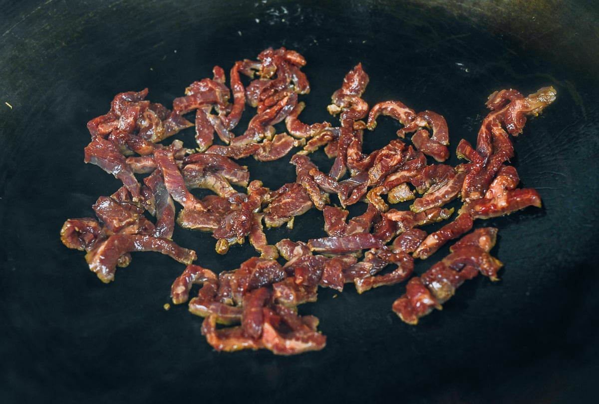 marinuotų jautienos juostelių apkepimas wok keptuvėje