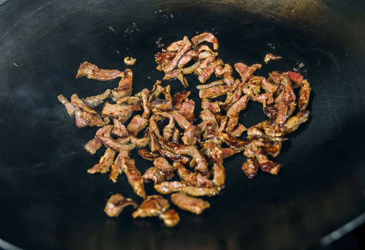 apkeptos jautienos juostelės wok