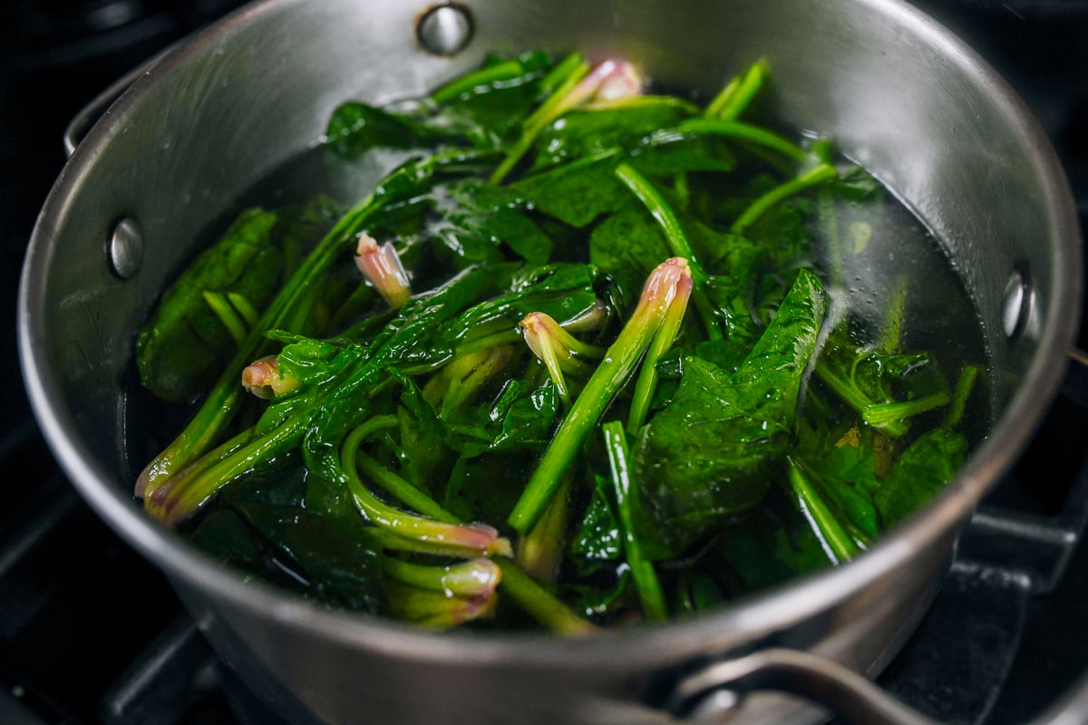 blanching spinach in pot