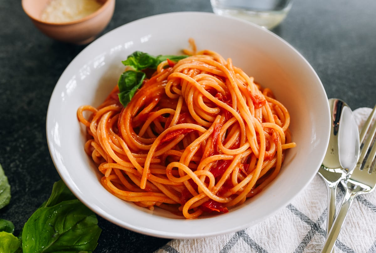 6 Ingredients, 1 Skillet & the Best Summer Pasta You'll Ever Make