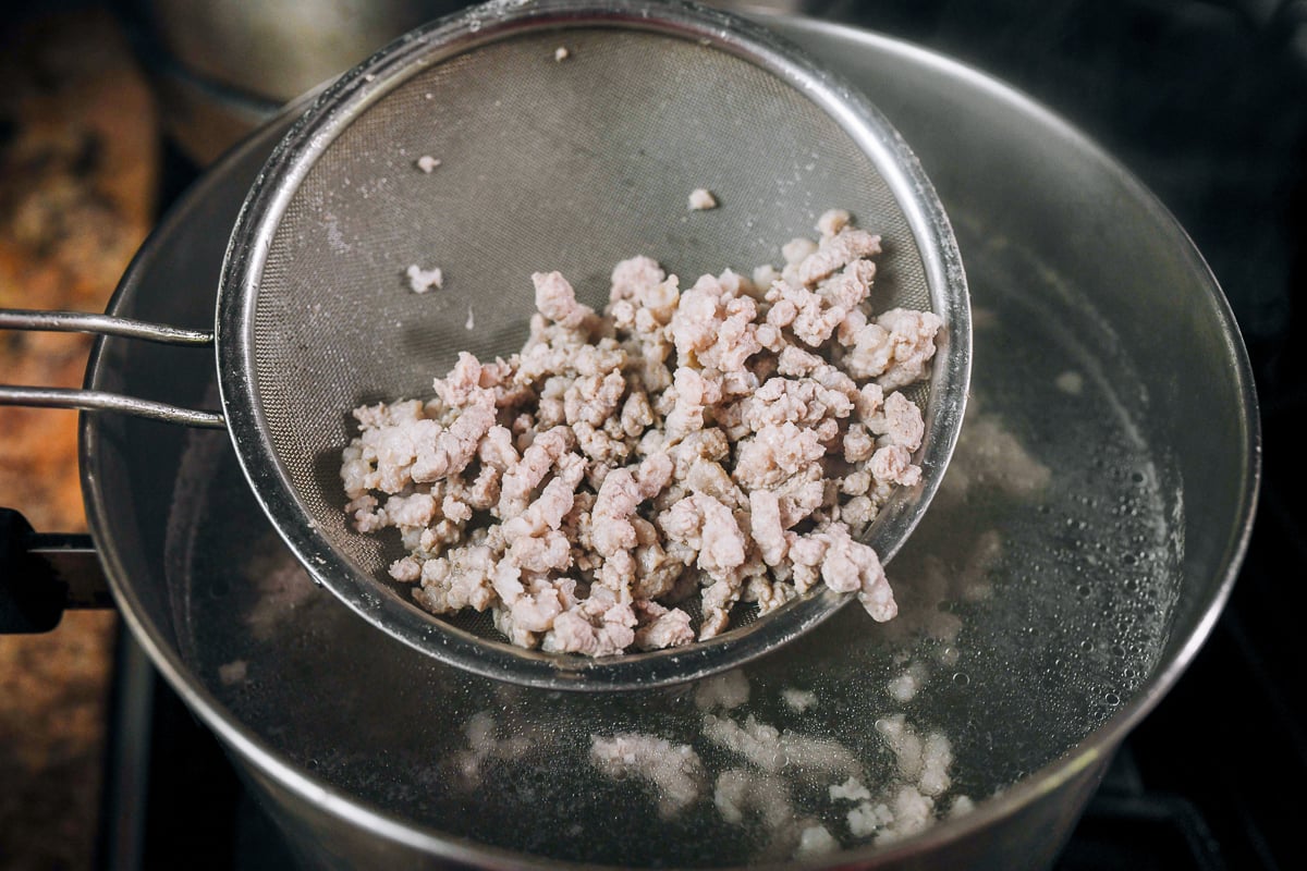 blanching ground pork