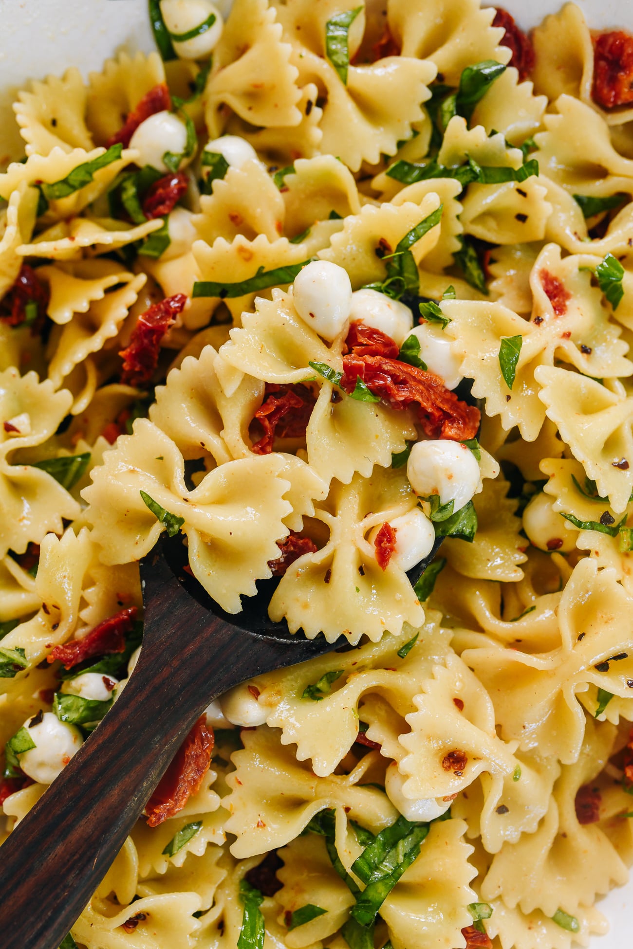 Spicy sun-dried tomato pasta salad recipe