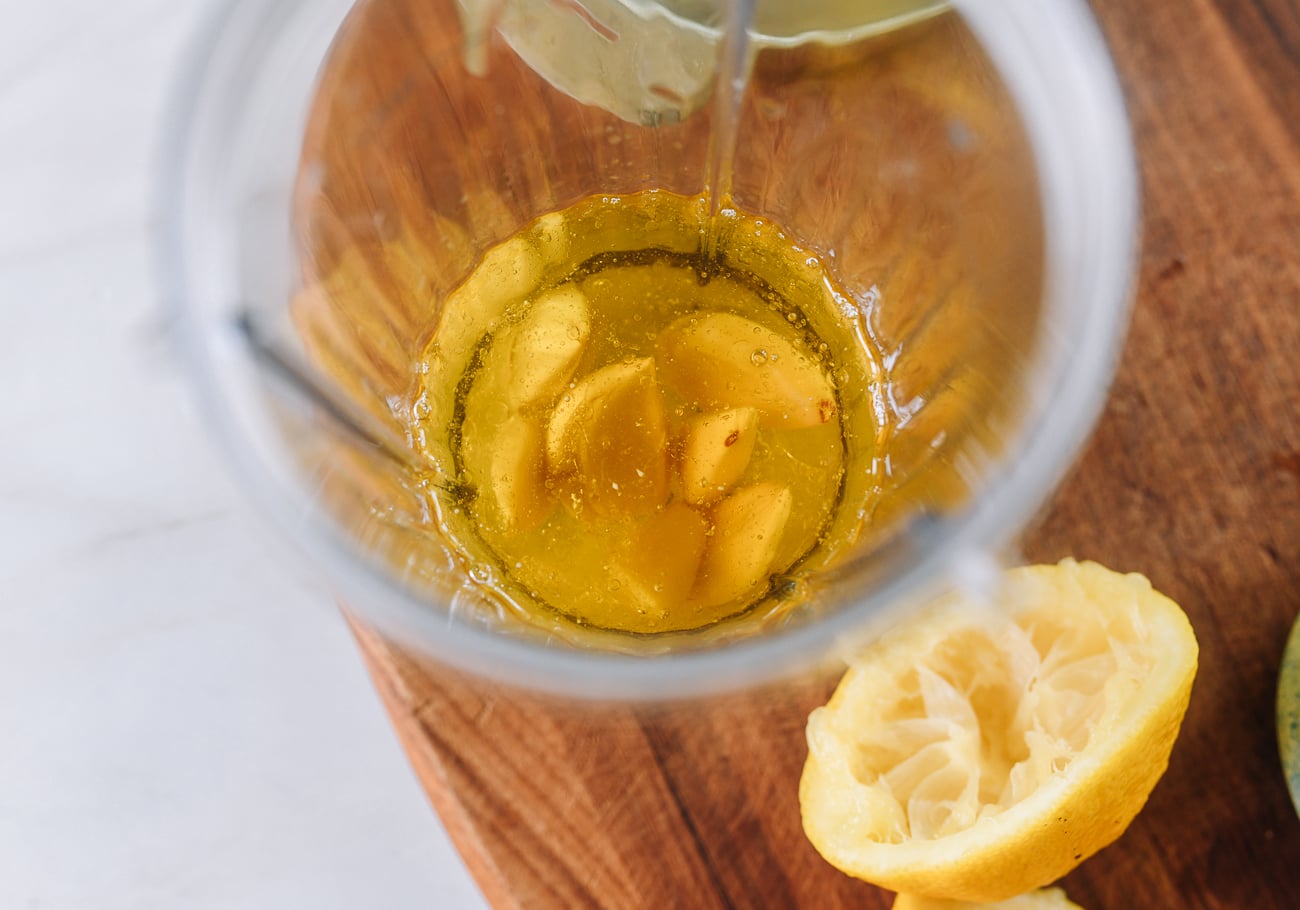 toum ingredients in bullet blender