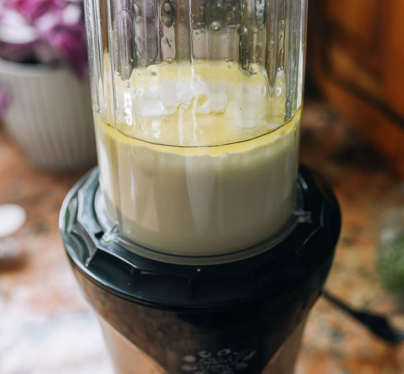 blending toum in bullet blender