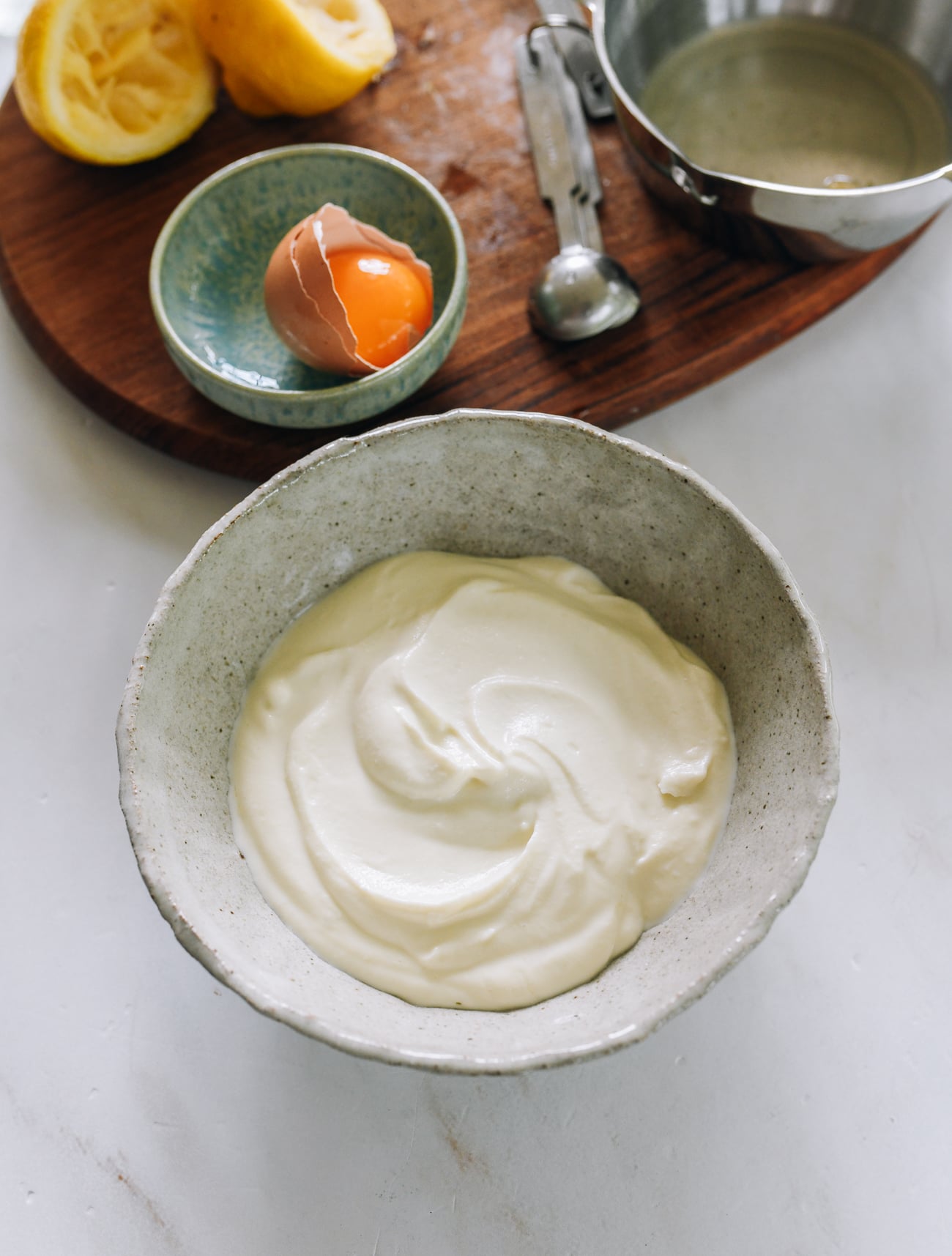 lebanese garlic sauce (toum)