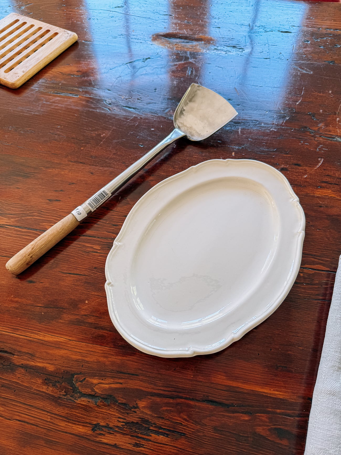 wok spatula and platter