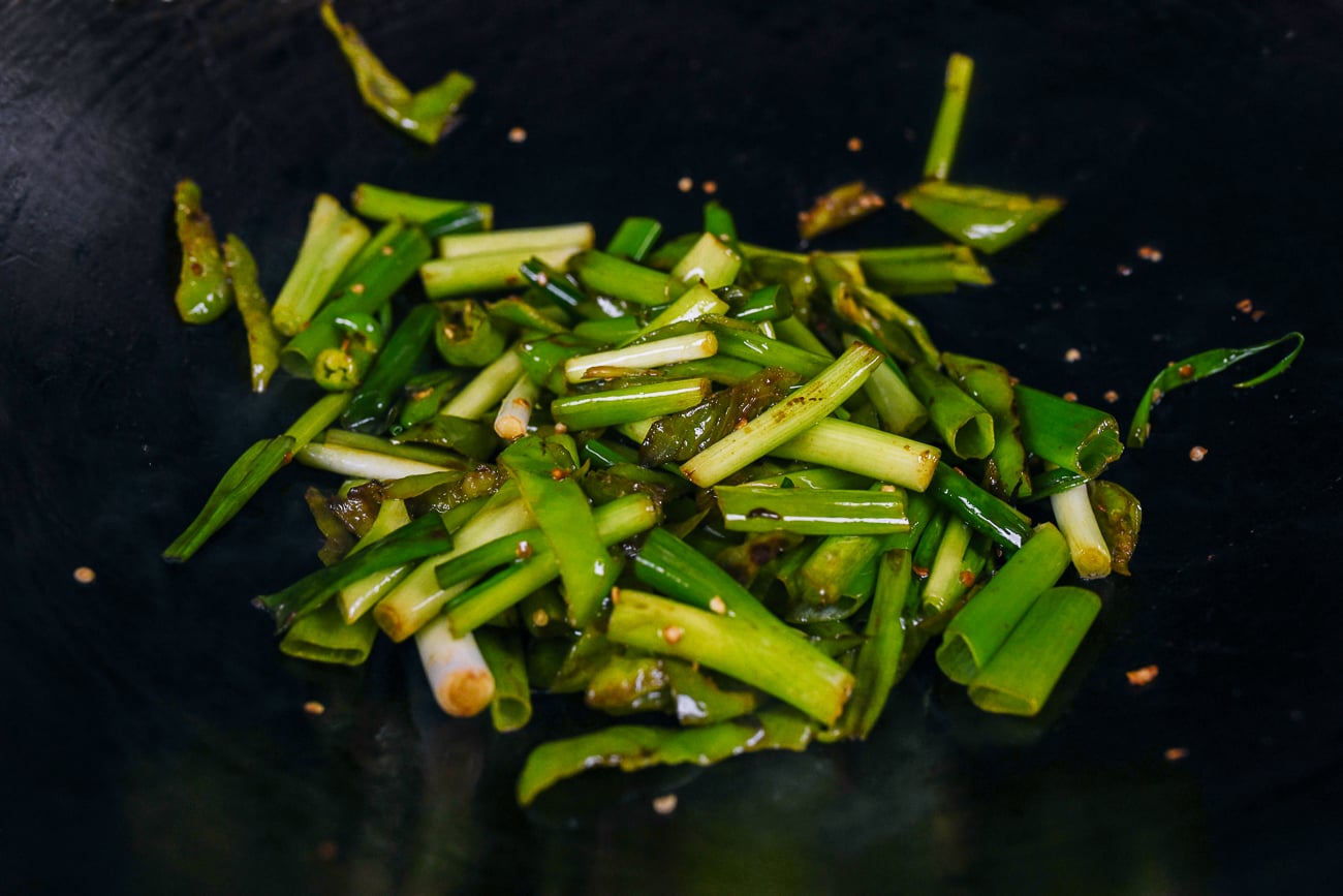 scallion pepper stir-fry in wok